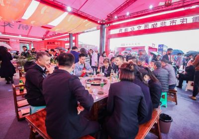 鳳城開火鍋加盟店，如何培養(yǎng)營(yíng)銷意識(shí)？