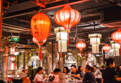 百色開火鍋加盟店，如何提高前廳服務(wù)水平？