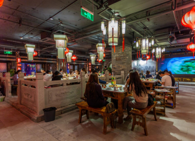 開火鍋店如何利用店門前的廣告位宣傳？
