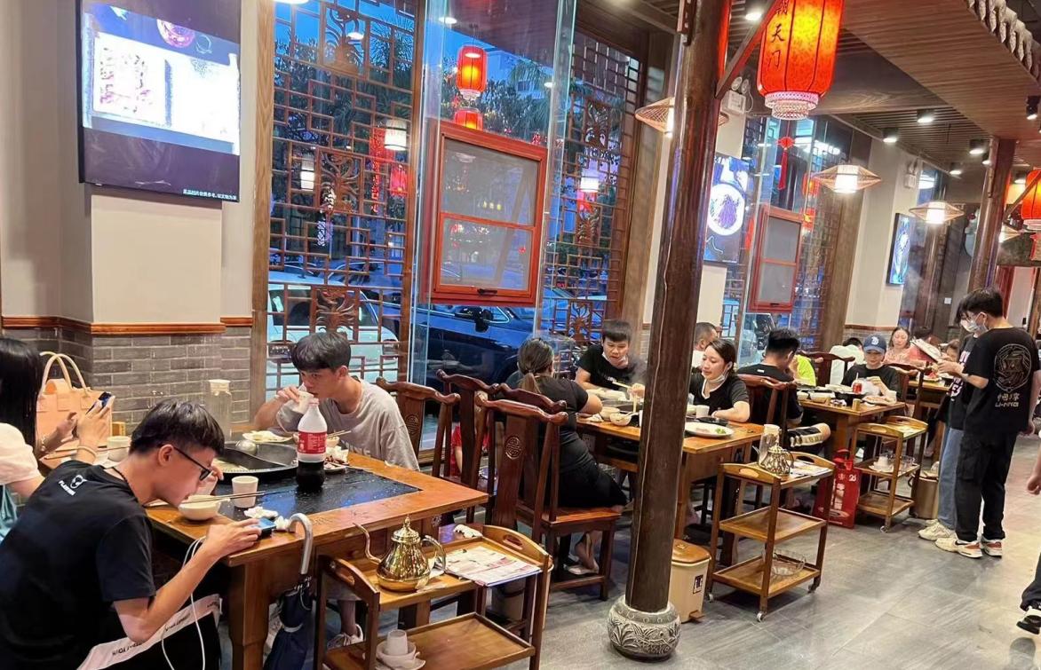 開(kāi)火鍋店，自營(yíng)好還是加盟好？